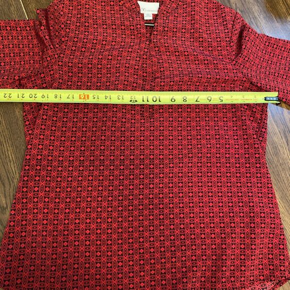 The Tog Shop Women’s Tunic Size Medium V Neck Geometric Red 3/4 Sleeve - Picture 10 of 11
